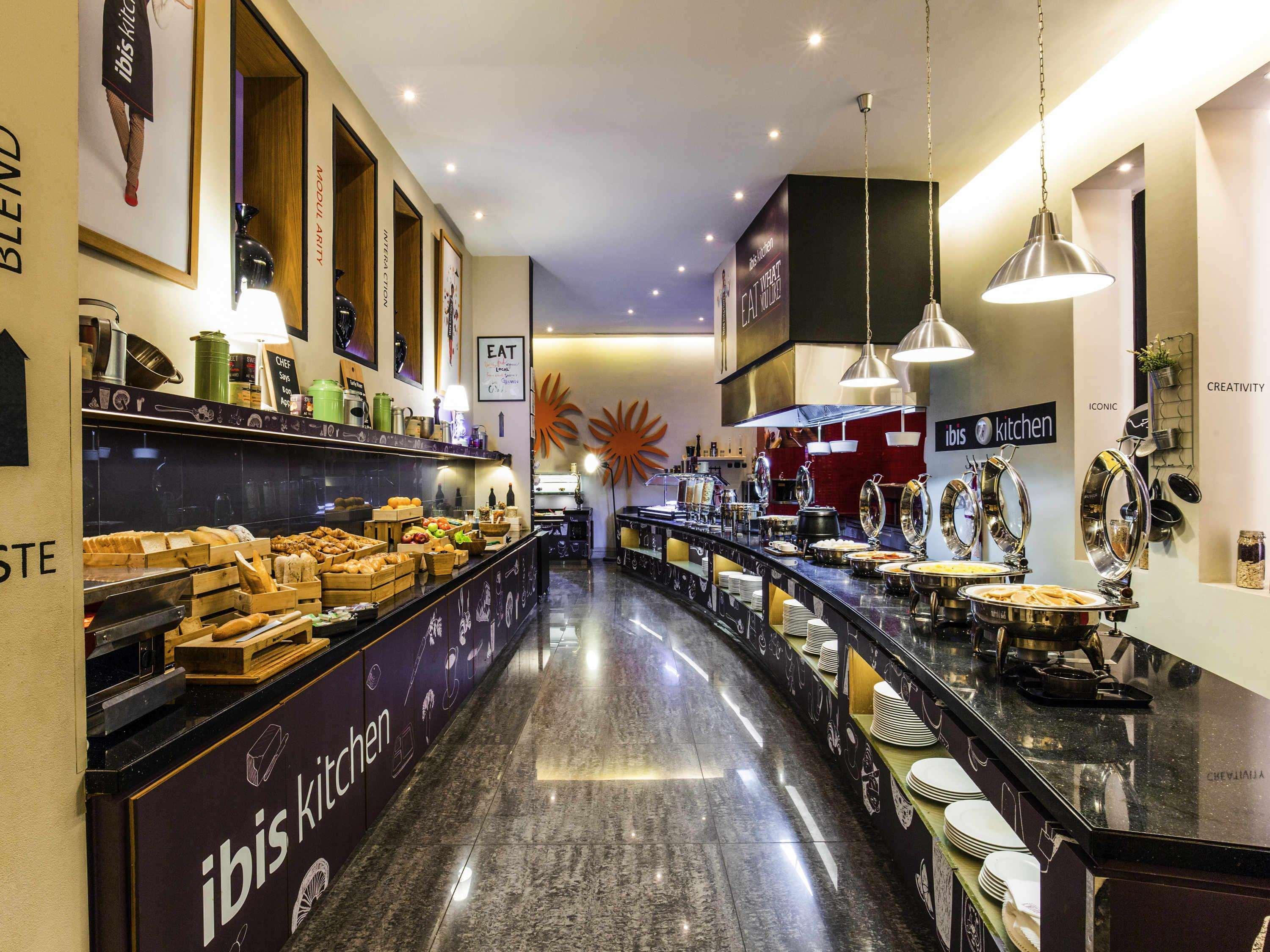 Ibis Mall Avenue Готель Дубай