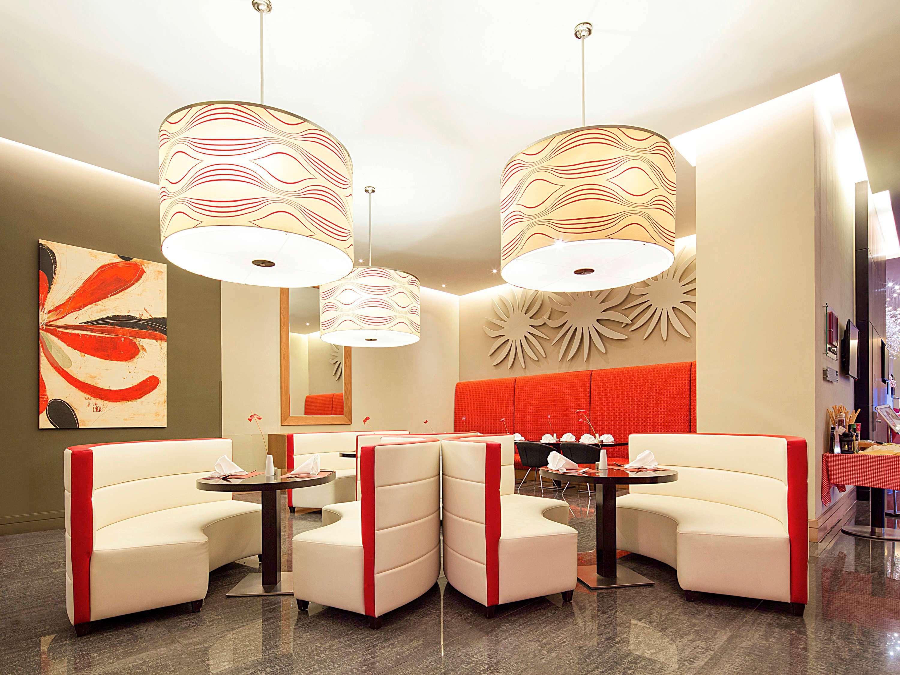 Готель Ibis Mall Avenue