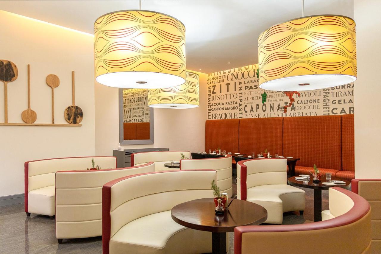 Готель Ibis Mall Avenue