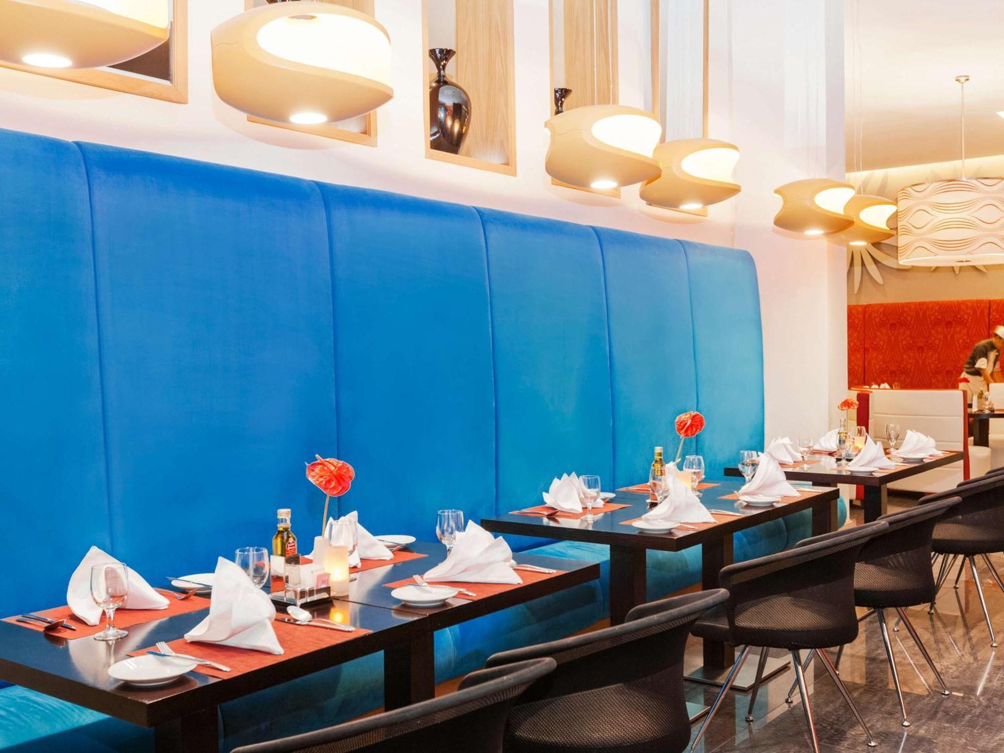 Ibis Mall Avenue Готель 3*