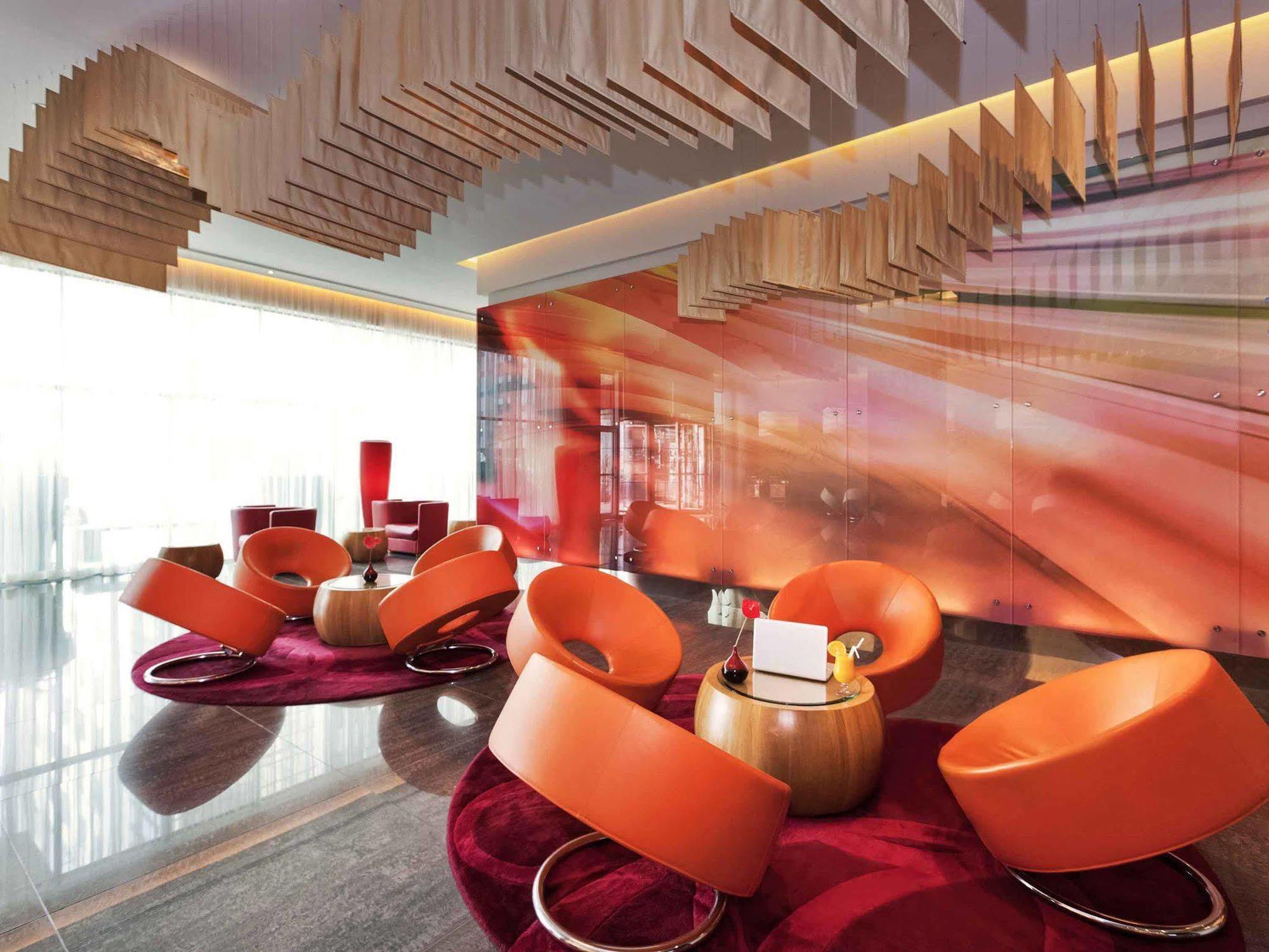 Ibis Mall Avenue Готель 3*