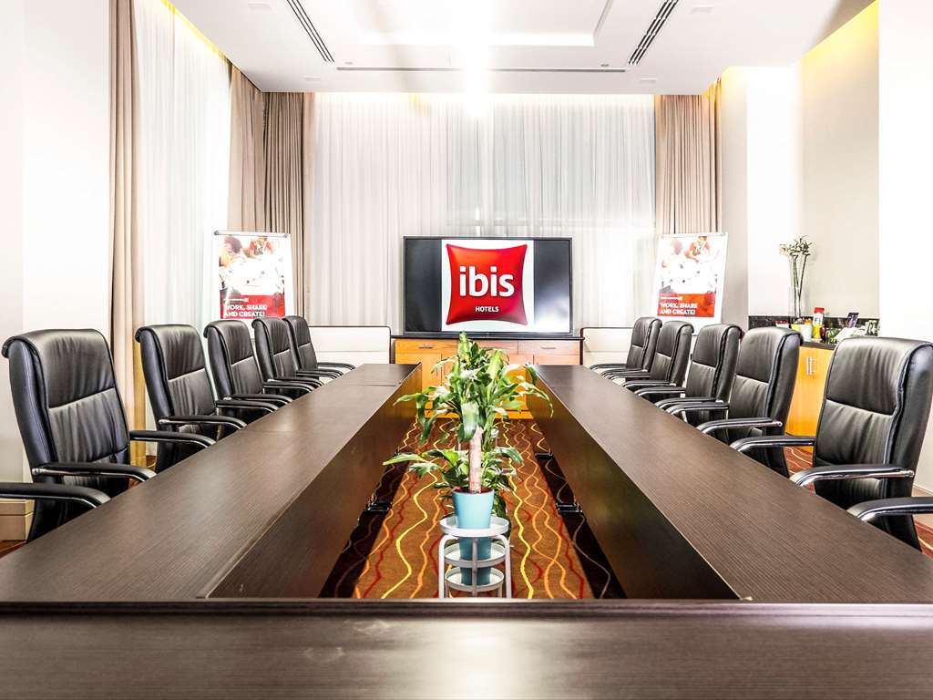 Ibis Mall Avenue Готель 3*